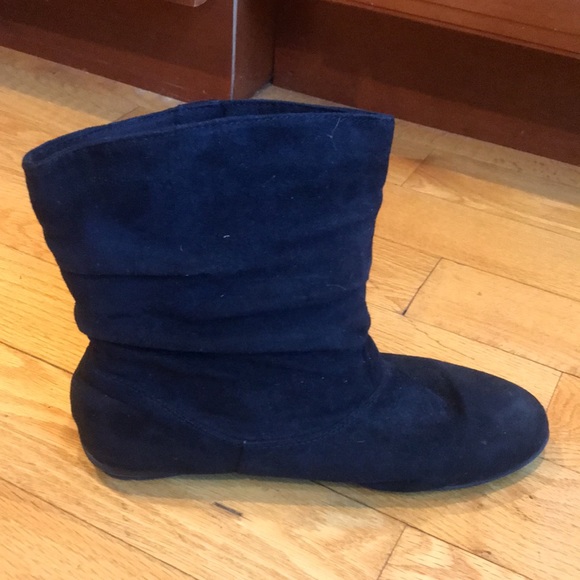 Boots - Picture 2 of 8